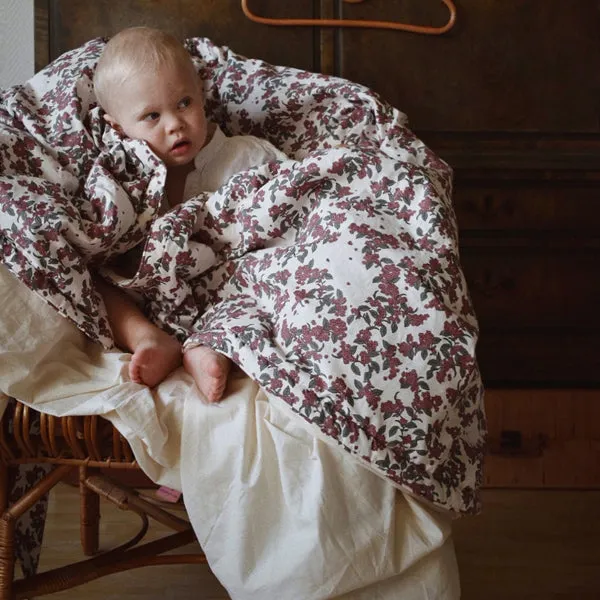 Garbo and Friends Filled Blanket – Cherrie Blossom