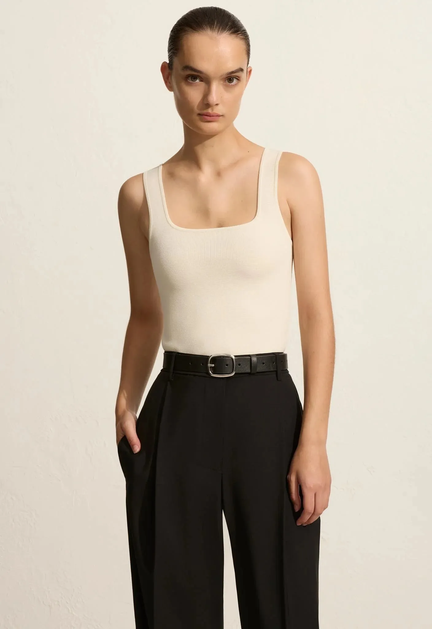 Matteau Relaxed Tailored Pleat Trouser in Black