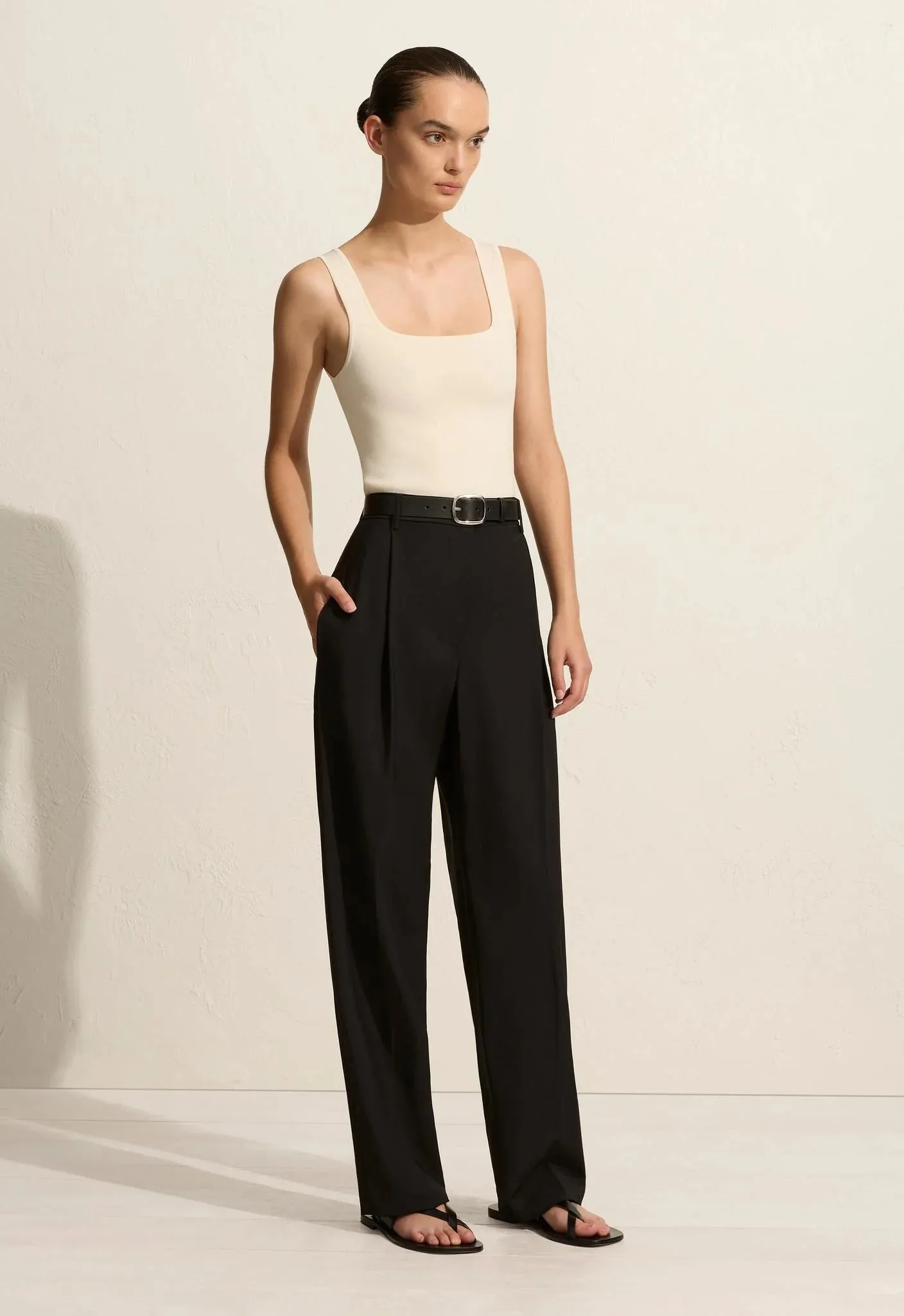 Matteau Relaxed Tailored Pleat Trouser in Black