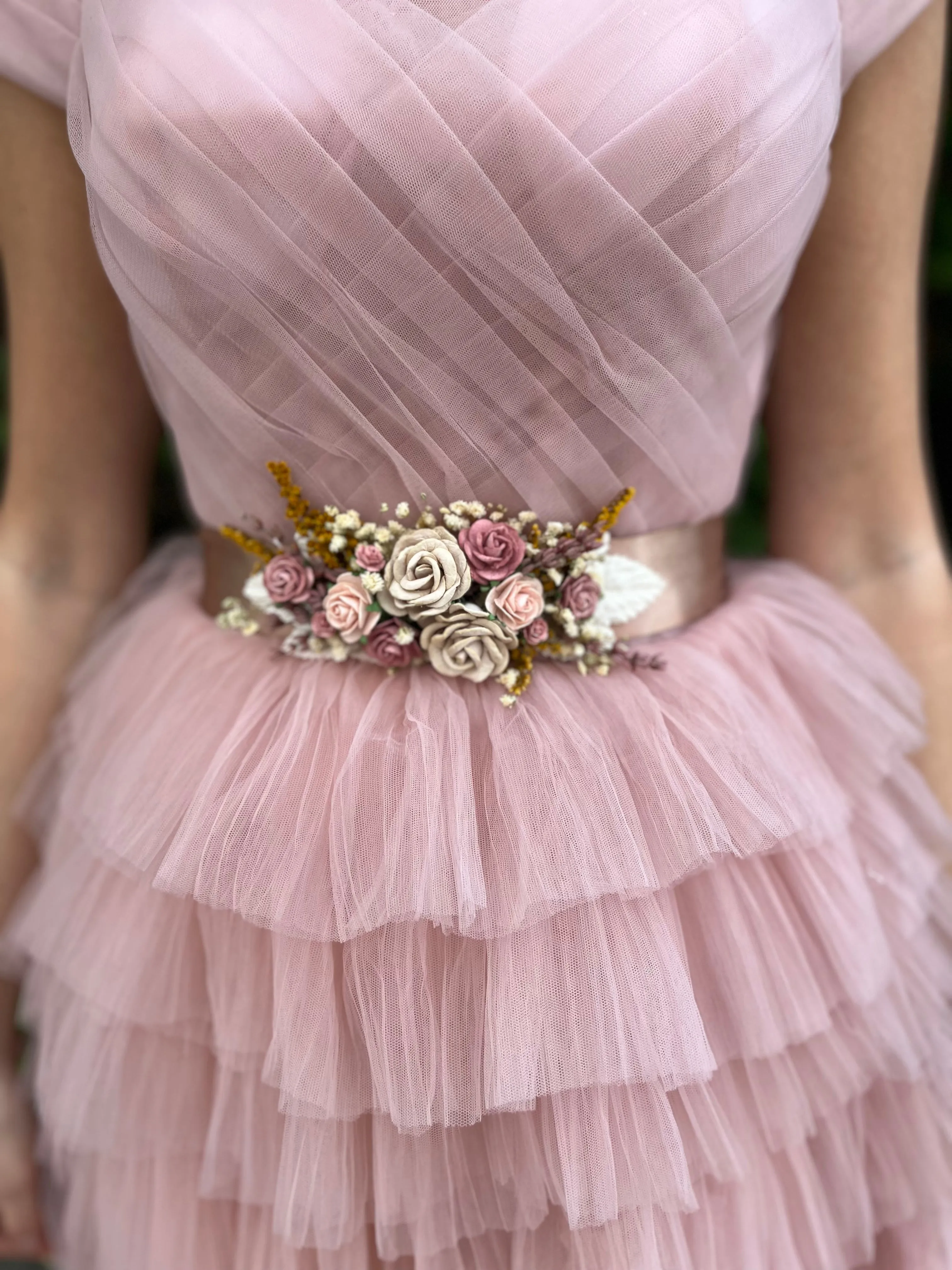 Romantic dusty pink flower belt