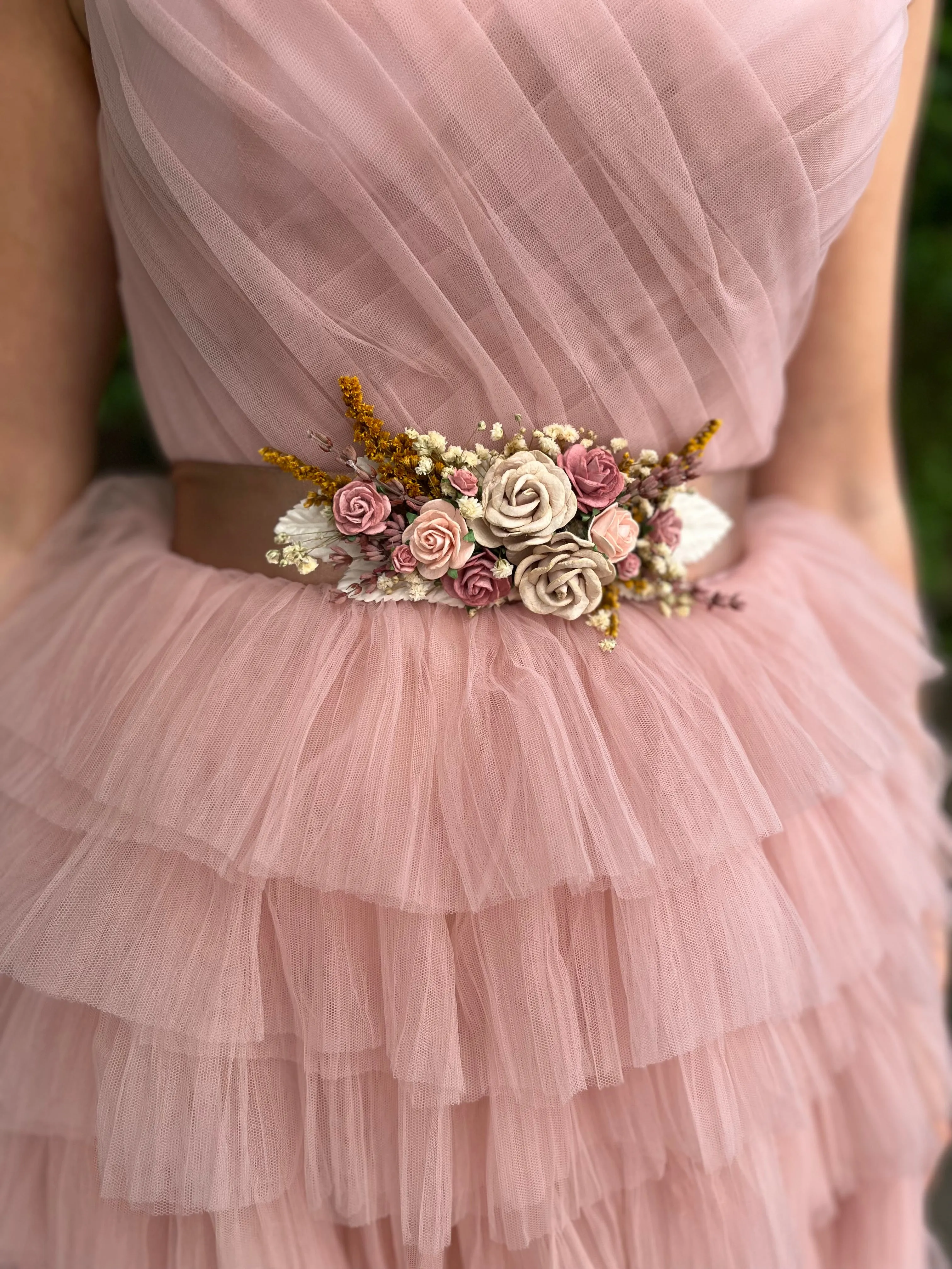 Romantic dusty pink flower belt