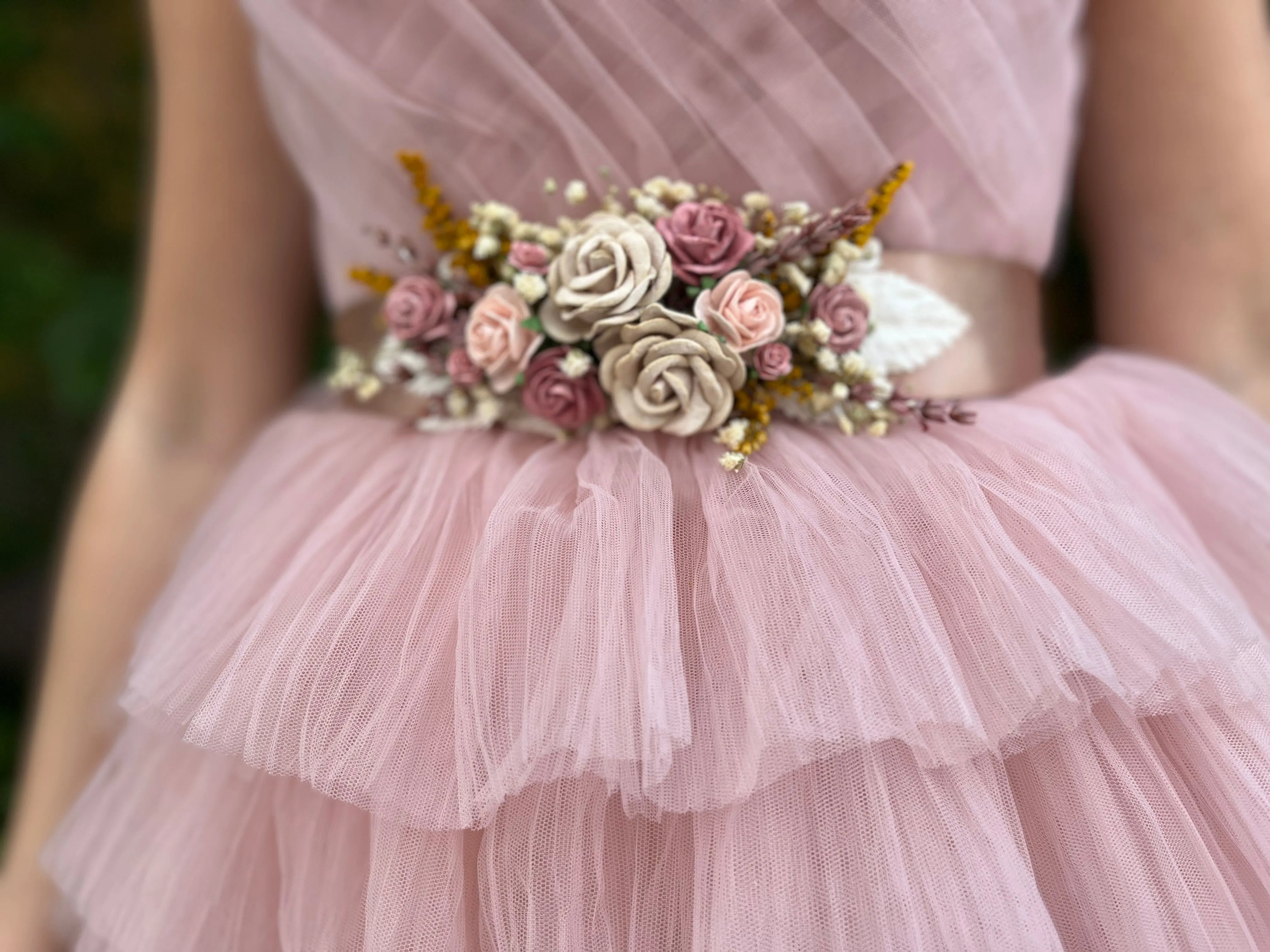 Romantic dusty pink flower belt