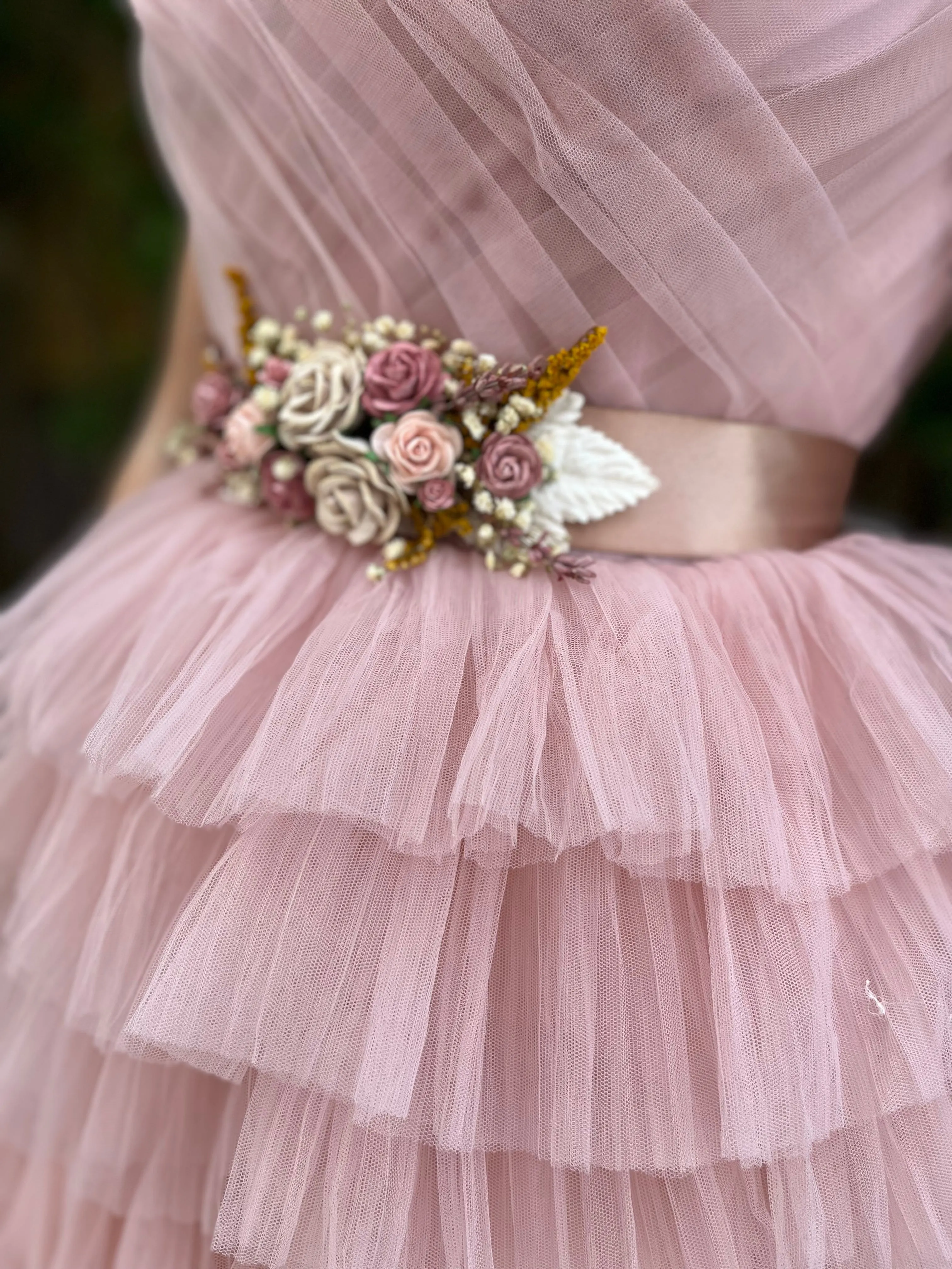 Romantic dusty pink flower belt