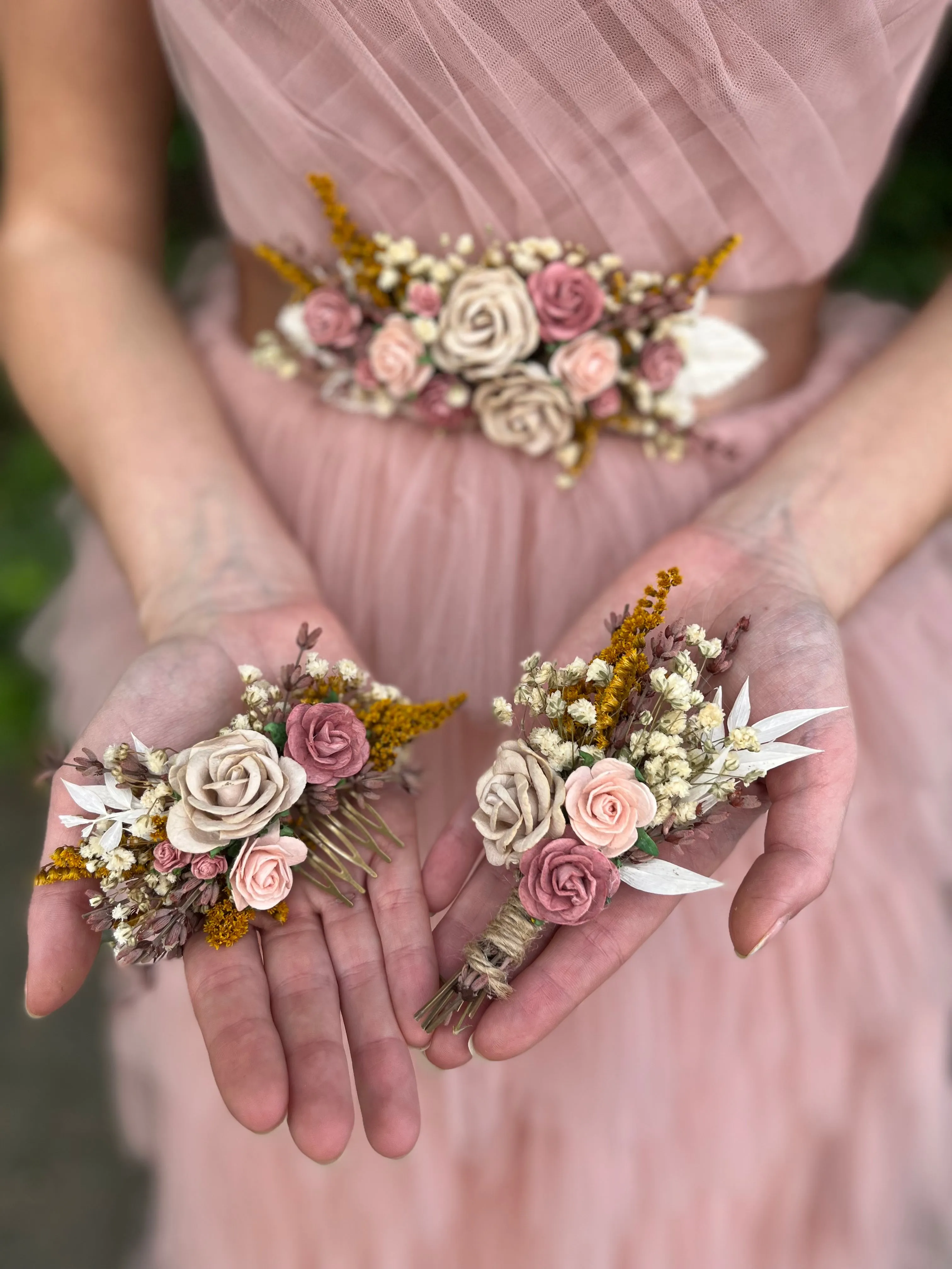 Romantic groom's boutonniere