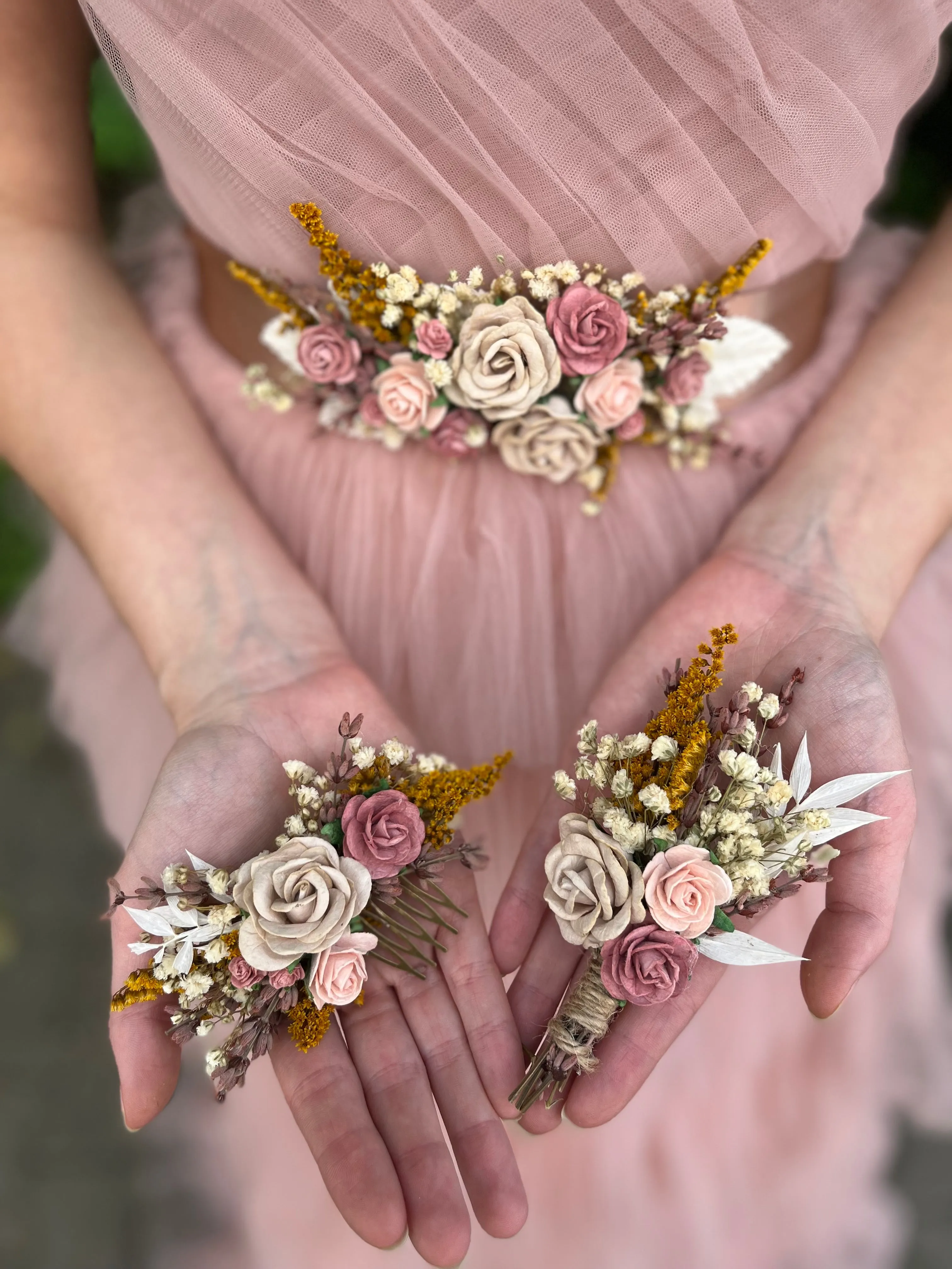 Romantic groom's boutonniere