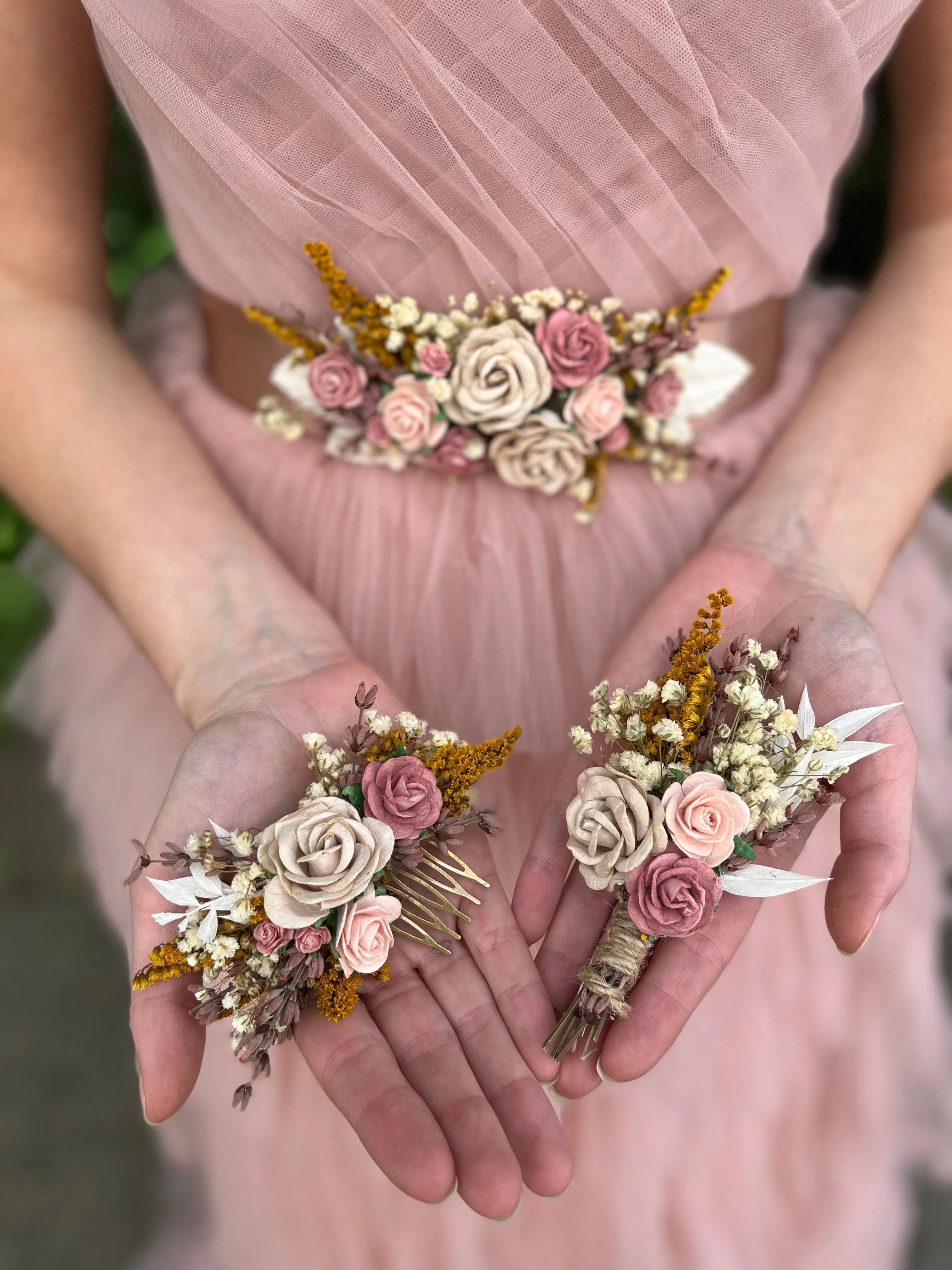 Romantic groom's boutonniere