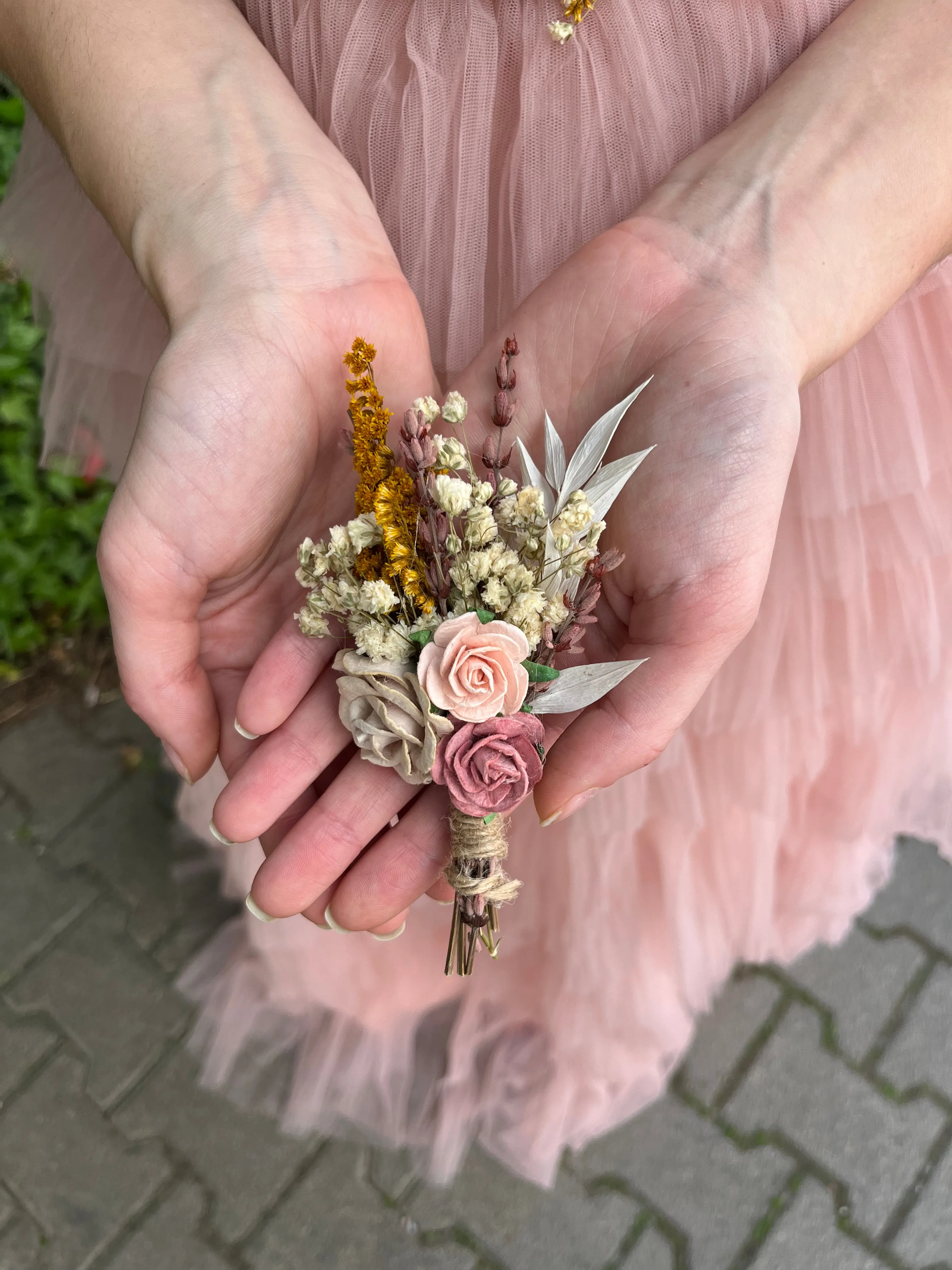 Romantic groom's boutonniere